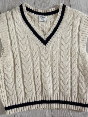 Sweater vest